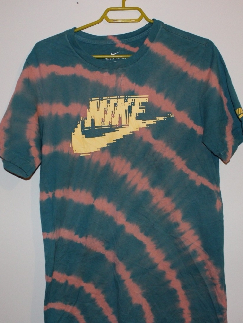 Nike Men’s Teal & Pink Tie-Dye Logo T-Shirt